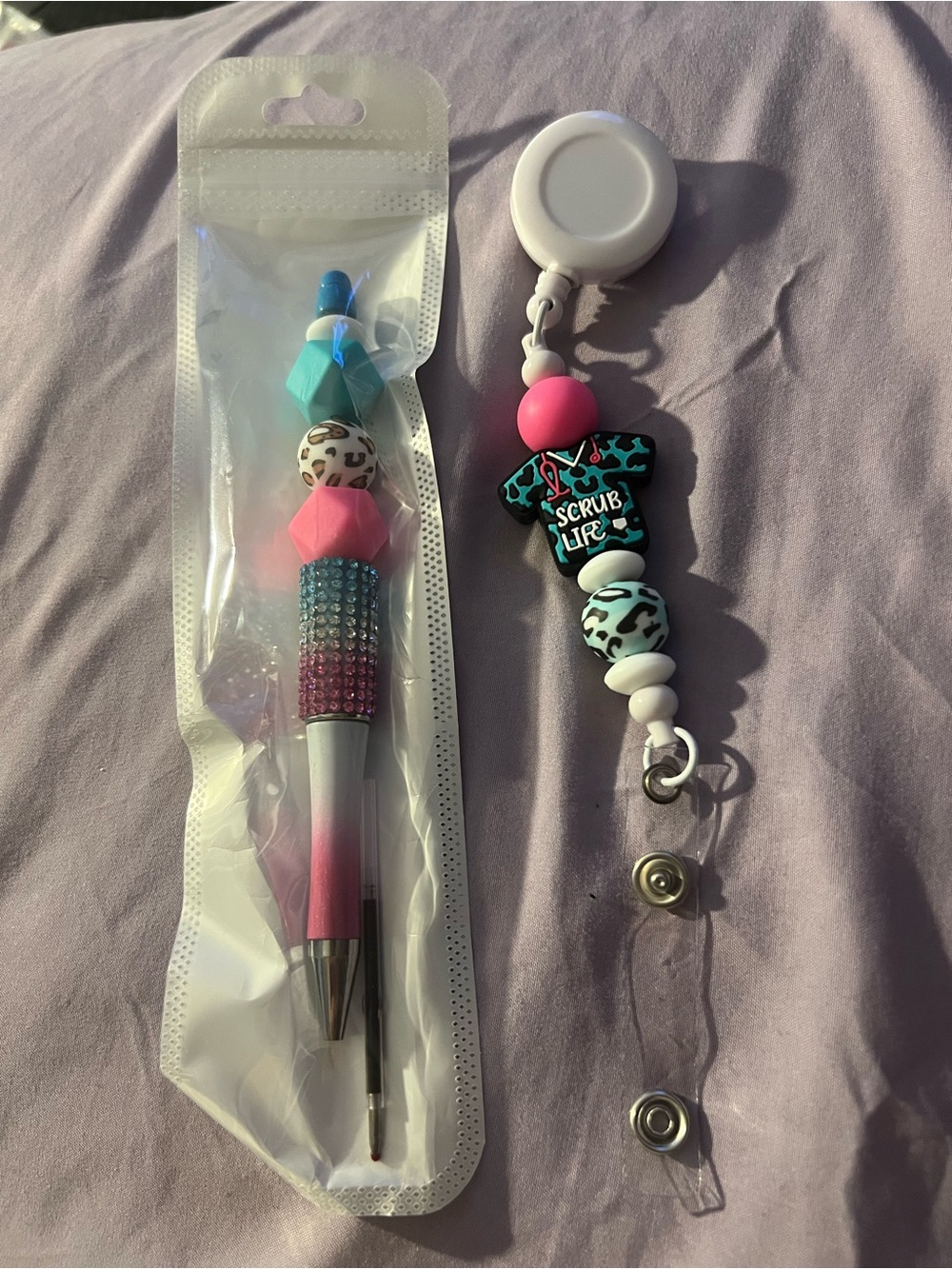 Scrub Life Beaded Badge Reel and Pink Blue Glitter Pen Set